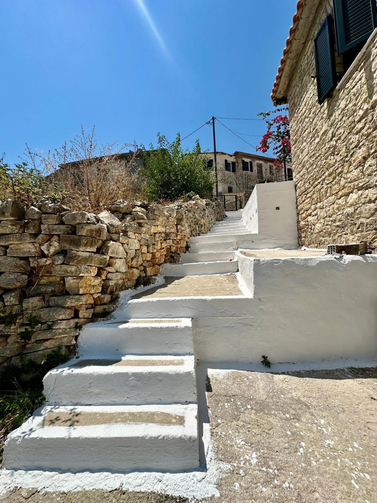 Вилла Chrysavgi Stone House Katomerion Экстерьер фото